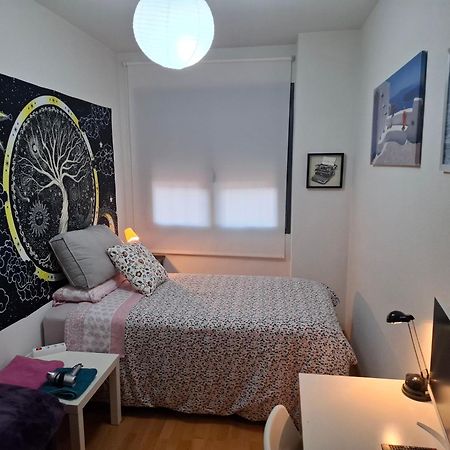 Habitaciones Individuales Wifi Tv Microondas Cerca Del Aeropuerto Madrid Habitacion Grande Wc Privado O Habitacion Pequena Wc Compartido Muy Tranquilas Bien Comunicadas Tren Metro Bus Facil Aparcamiento San Sebastian De Los Reyes Bagian luar foto