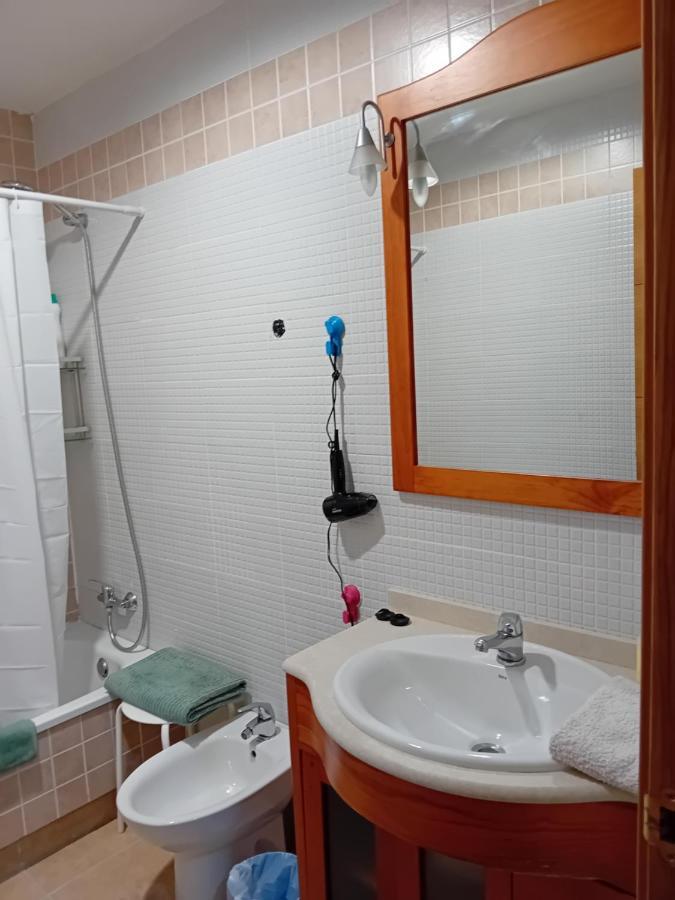 Habitaciones Individuales Wifi Tv Microondas Cerca Del Aeropuerto Madrid Habitacion Grande Wc Privado O Habitacion Pequena Wc Compartido Muy Tranquilas Bien Comunicadas Tren Metro Bus Facil Aparcamiento San Sebastian De Los Reyes Bagian luar foto