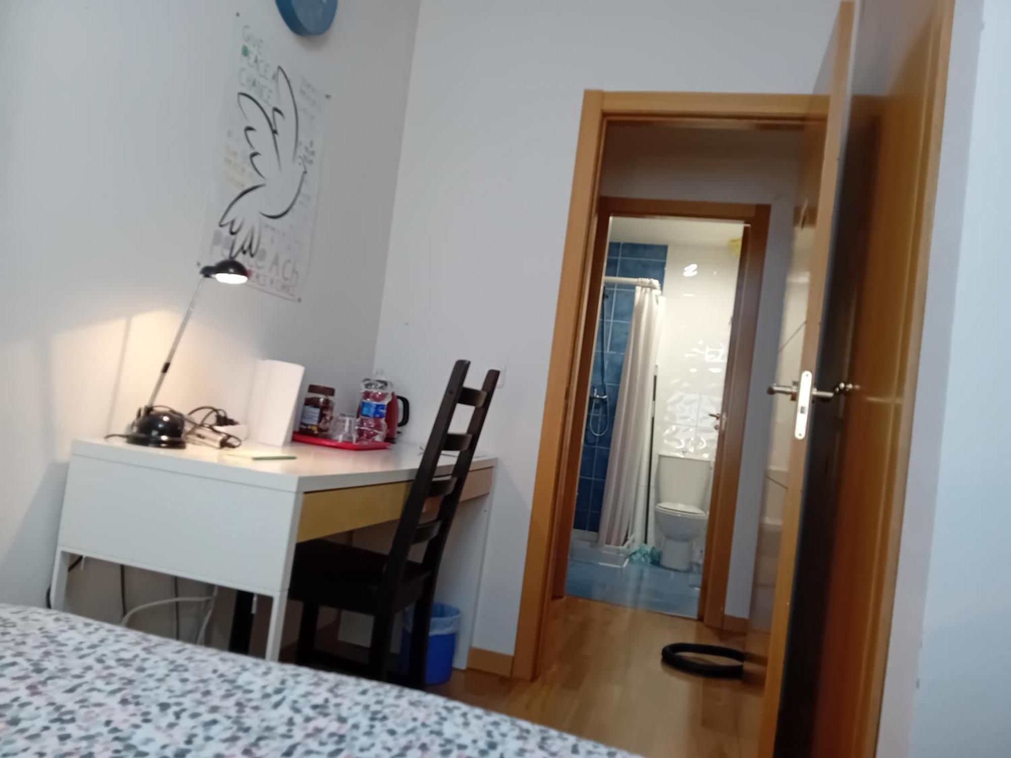 Habitaciones Individuales Wifi Tv Microondas Cerca Del Aeropuerto Madrid Habitacion Grande Wc Privado O Habitacion Pequena Wc Compartido Muy Tranquilas Bien Comunicadas Tren Metro Bus Facil Aparcamiento San Sebastian De Los Reyes Bagian luar foto