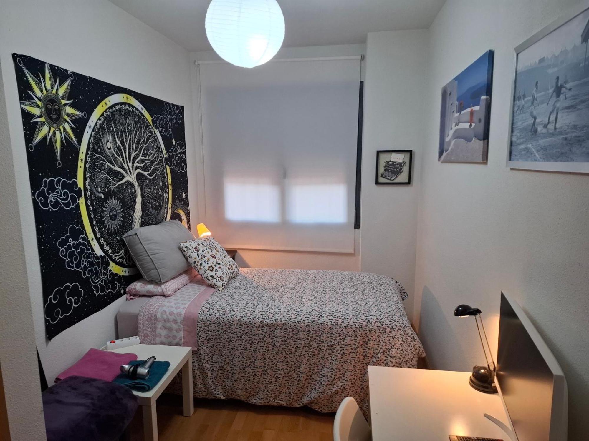 Habitaciones Individuales Wifi Tv Microondas Cerca Del Aeropuerto Madrid Habitacion Grande Wc Privado O Habitacion Pequena Wc Compartido Muy Tranquilas Bien Comunicadas Tren Metro Bus Facil Aparcamiento San Sebastian De Los Reyes Bagian luar foto